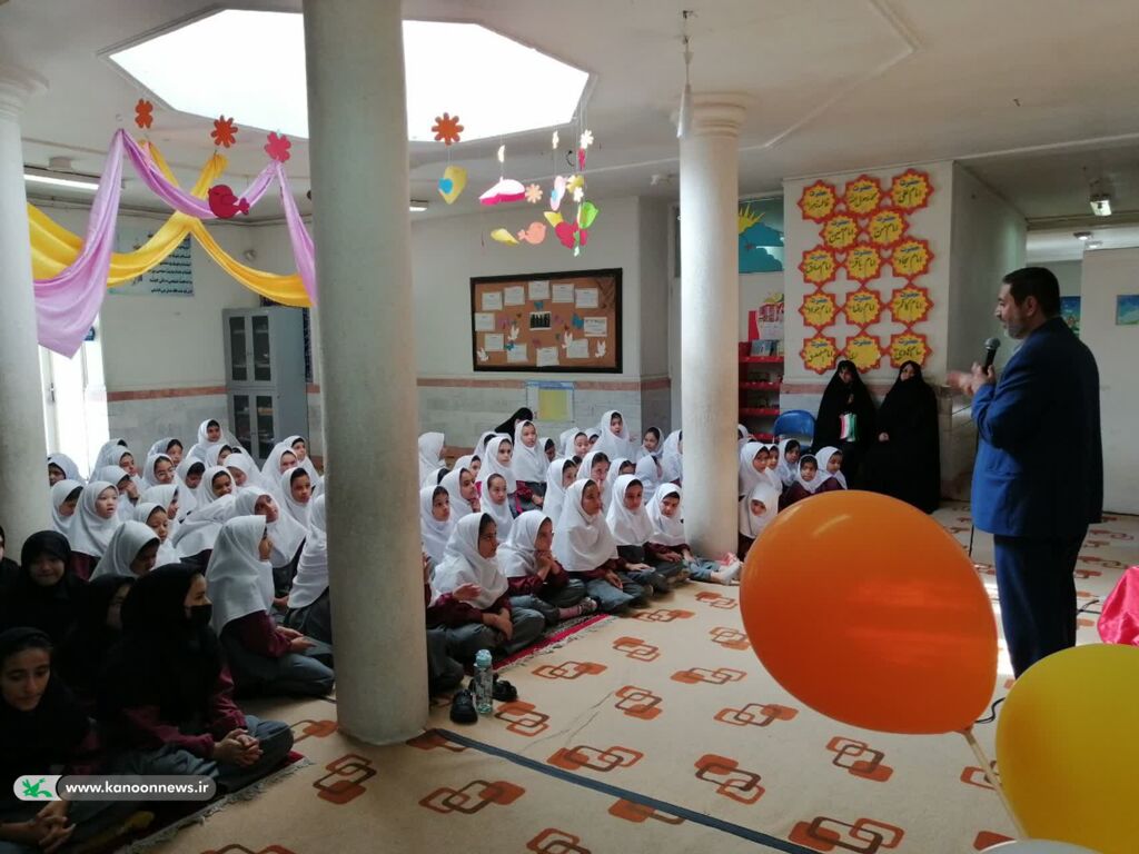 ۱۱۰ دانش‌آموز روستای قمرود به عضویت کتابخانه سیار کانون درآمدند