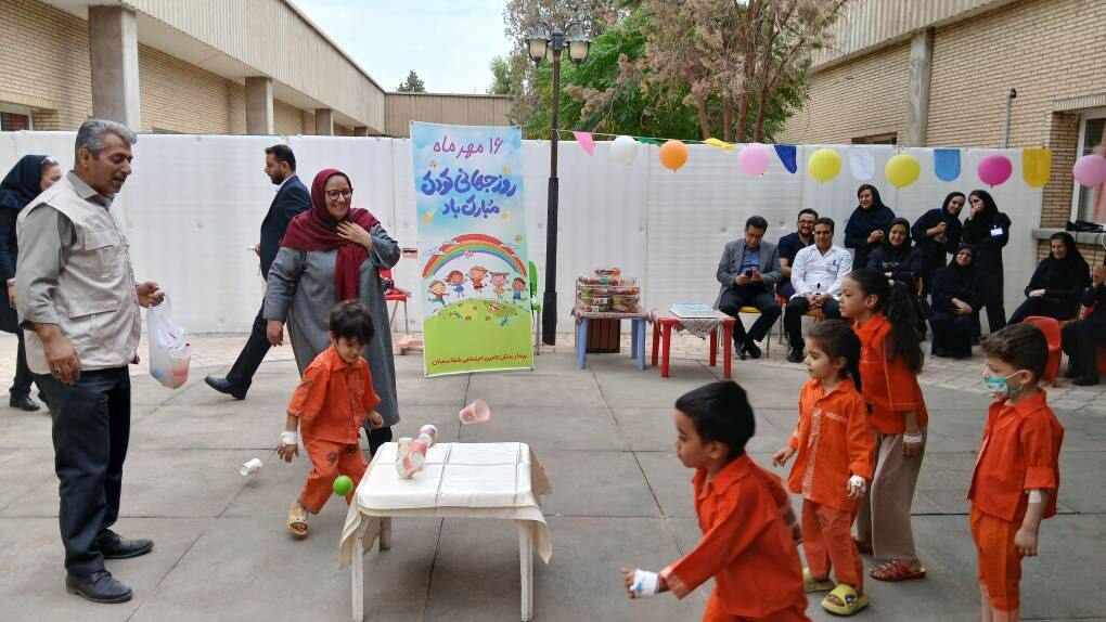 جلوه‌های لبخند کانون در بخش اطفال بیمارستان شفا سمنان