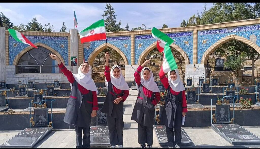 شصت سال خدمتِ «کتابخانه‌های سیار» کانون با میدان‌داریِ کودکانِ قلعه‌نو خرقان