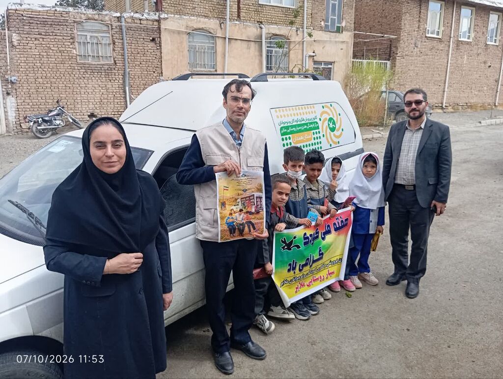 ۶۰ سال سفر در جادههای دانایی؛ روایتی از مربیانی که با کتاب، لبخند هدیه میدهند