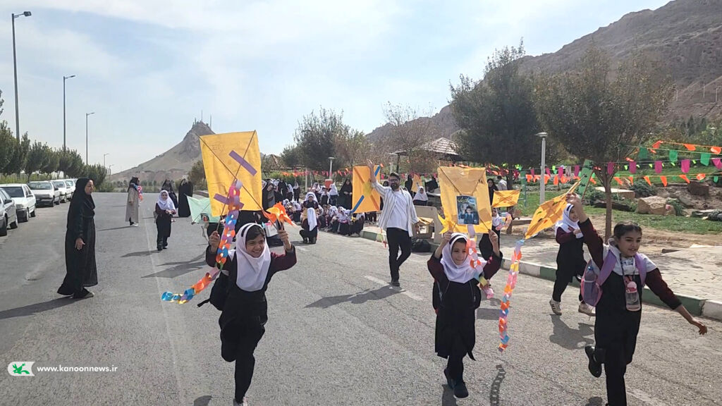 «۱۶۸ بال و یک آسمان» در کانون استان قم برگزار شد