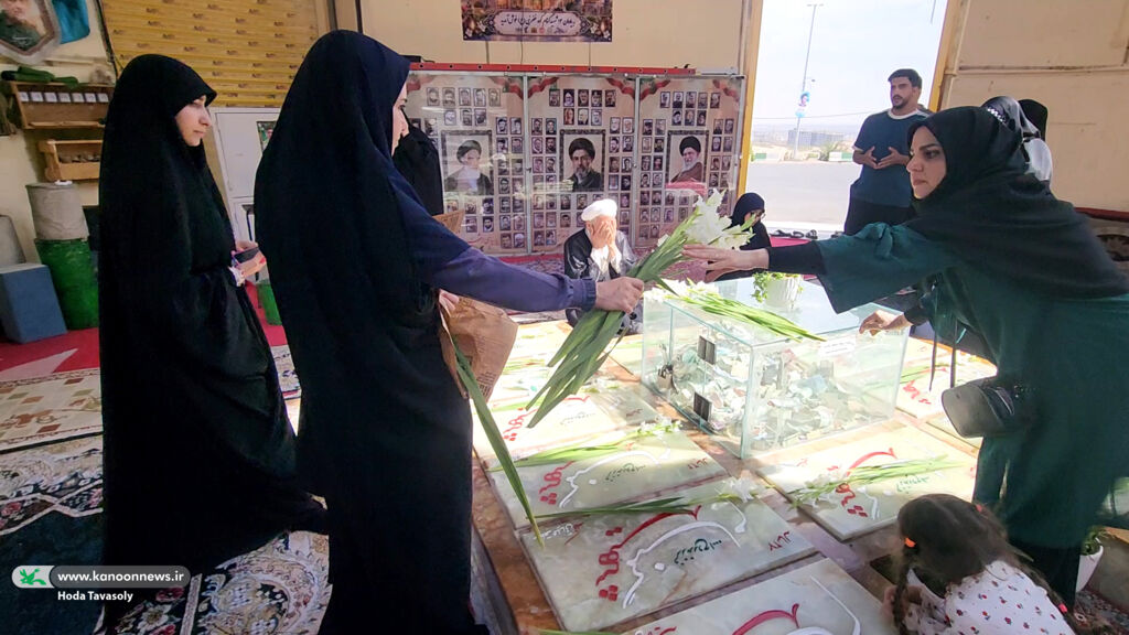 مربیان کانون قم، یاد شهدا را در نخستین روز هفته ملی کودک گرامی داشتند