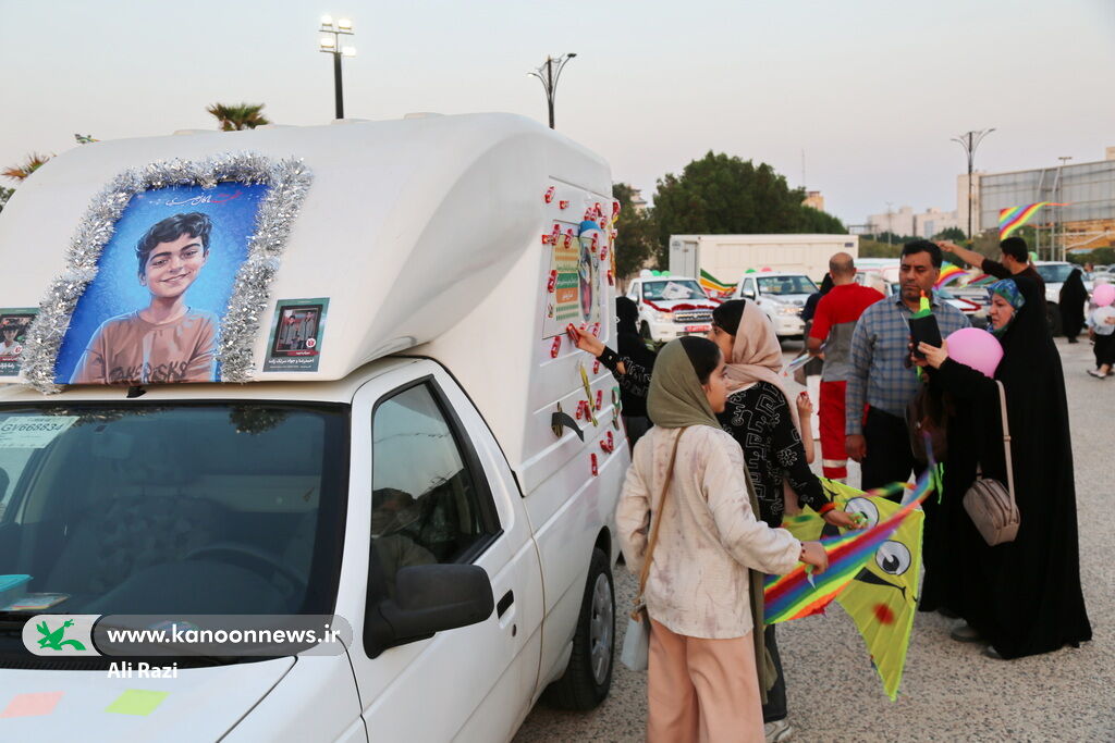 آسمان بوشهر با «لبخند کودکان» رنگین شد؛ برگزاری جشن بزرگ پرواز بادبادکها در ساحل خلیج فارس