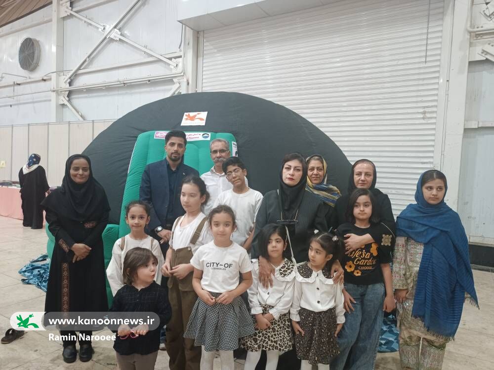 آشنایی کودکان و خانوادهها با شگفتیهای آسمان در غرفه کانون سیستان و بلوچستان