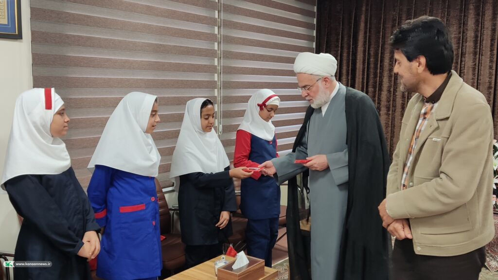 نوجوانان کانون کردستان در دیدار با نماینده ولیفقیه از آرمانهای ایران گفتند