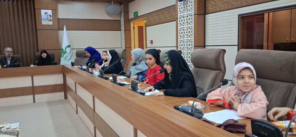 معاون استاندار قم پای صحبت اعضای کانون نشست