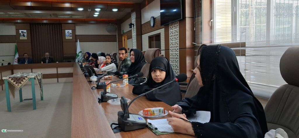 معاون استاندار قم پای صحبت اعضای کانون نشست
