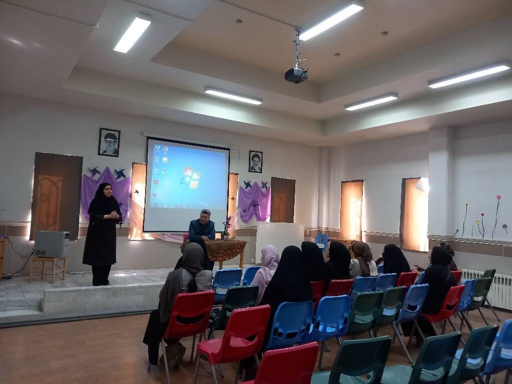 نشستِ همافزایی مادرانِ کانونی با مشاورانِ تربیتی در ایوانکی