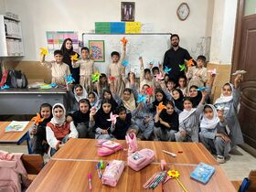 پرواز قاصدک‌های صلح به یاد کودکان شهید میناب در روستای شیخان اشنویه