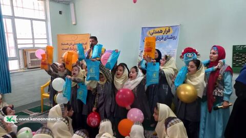 «لبخند کودکان، الفبای وطن»؛ پیام «زنگ دوستی» در مدارس خوزستان