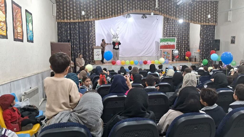دومین جشن هفته ملی کودک در کانون کنگاور با حضور کودکان و والدین آنها برگزار شد