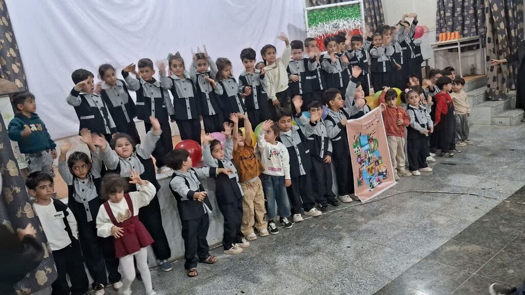 دومین جشن هفته ملی کودک در کانون کنگاور با حضور کودکان و والدین آنها برگزار شد