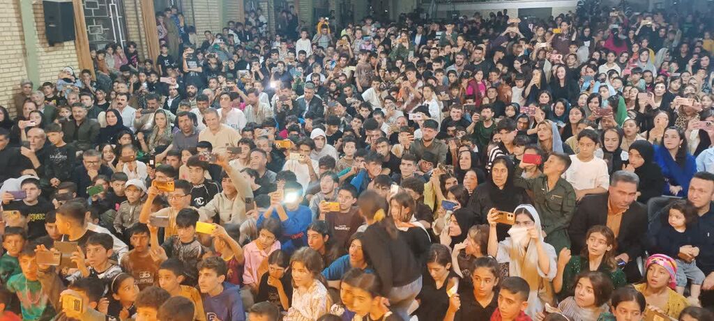 جشن با شکوه هفته ملی کودک در ثلاث باباجانی با مشارکت کانون برگزار شد