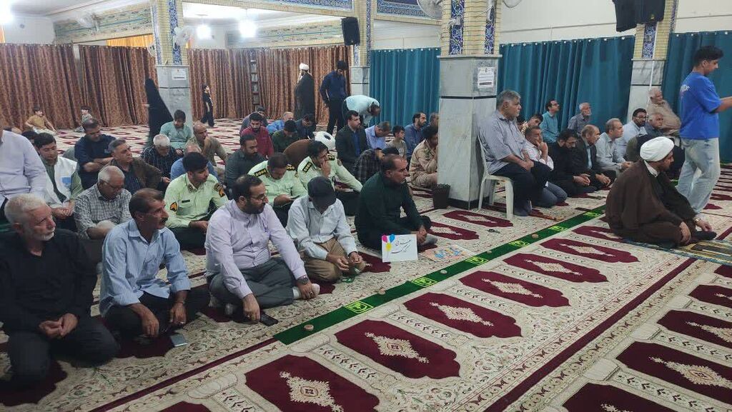 حضور اعضای کانون قصرشیرین با خانوادهها در نماز جمعه به مناسبت هفته ملی کودک