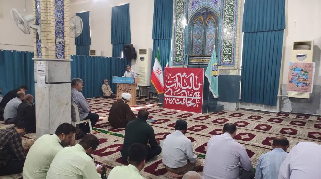 حضور اعضای کانون قصرشیرین با خانواده‌ها در نماز جمعه به مناسبت هفته ملی کودک