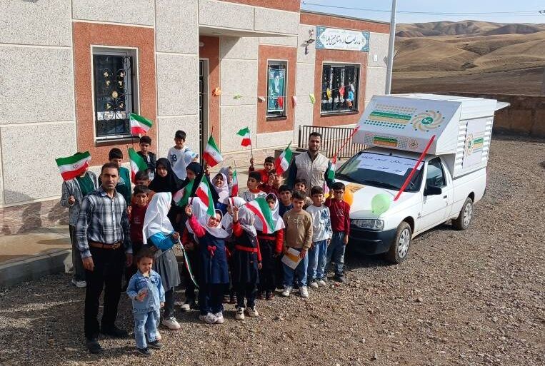 حضور کتابخانه سیار چاراویماق در روستاهای دوردست همزمان با هفته ملی کودک