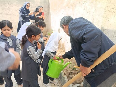 گزارش تصویری آیین کاشت نهال به یاد کودکان شهید میناب در مرکز فرهنگی قوچان