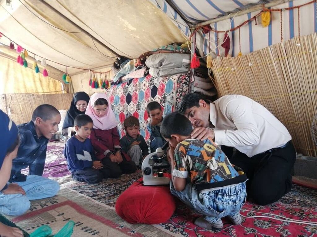 کتاب و میکروسکوپ همنشین کودکان عشایر جهرم شدند