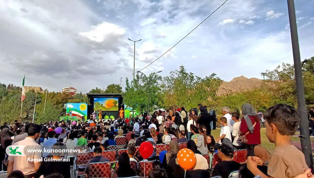 در تداوم ویژهبرنامههای هفته ملی کودک در لرستان، عصر روز جمعه ۱۷ مهرماه۱۴۰۵، پارک کیو خرمآباد میزبان جشن بزرگ پرواز بادبادکها بود؛ رویدادی که با هدف ترویج نشاط اجتماعی و خلق لحظاتی شاد برای کودکان و خانوادهها، آسمان این شهر را رنگارنگ کرد.