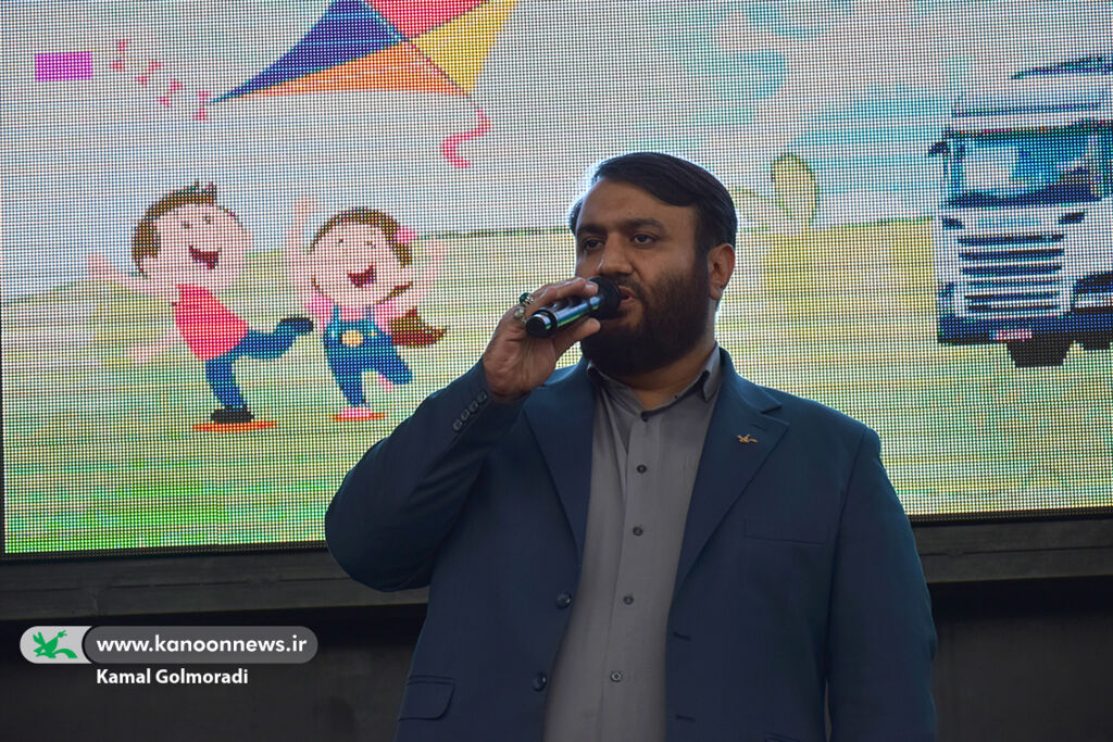 در تداوم ویژهبرنامههای هفته ملی کودک در لرستان، عصر روز جمعه ۱۷ مهرماه۱۴۰۵، پارک کیو خرمآباد میزبان جشن بزرگ پرواز بادبادکها بود؛ رویدادی که با هدف ترویج نشاط اجتماعی و خلق لحظاتی شاد برای کودکان و خانوادهها، آسمان این شهر را رنگارنگ کرد.