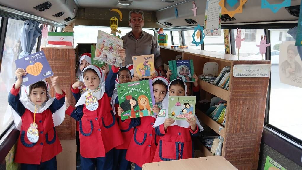 مرکز سیار شهری کانون، قصهگوترین میهمانِ نونهالانِ سمنانی