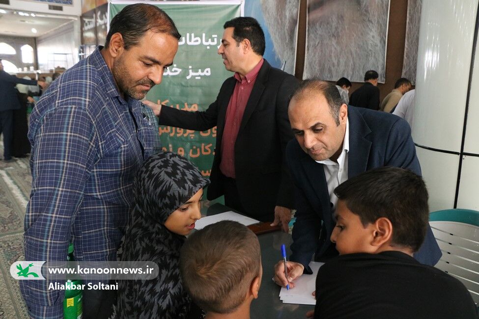برپایی میز خدمت کانون استان کرمان در مصلی