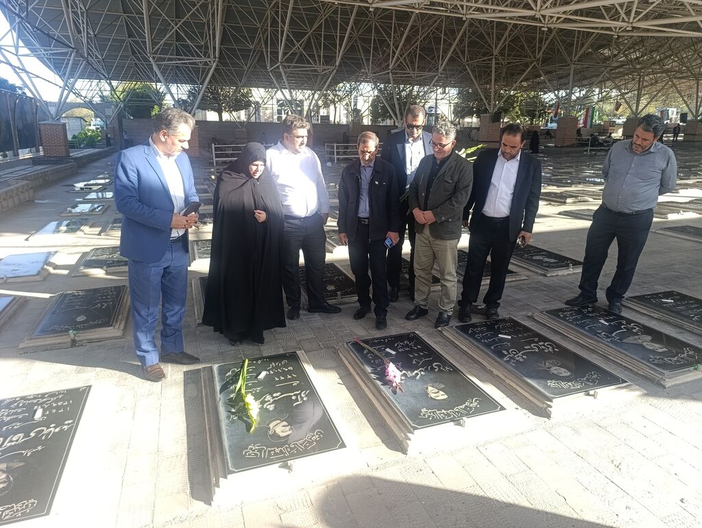 بازدید مدیر دفتر مرکزی حراست کانون از استان آذربایجان شرقی و گل‌باران مزار شهدای کودک