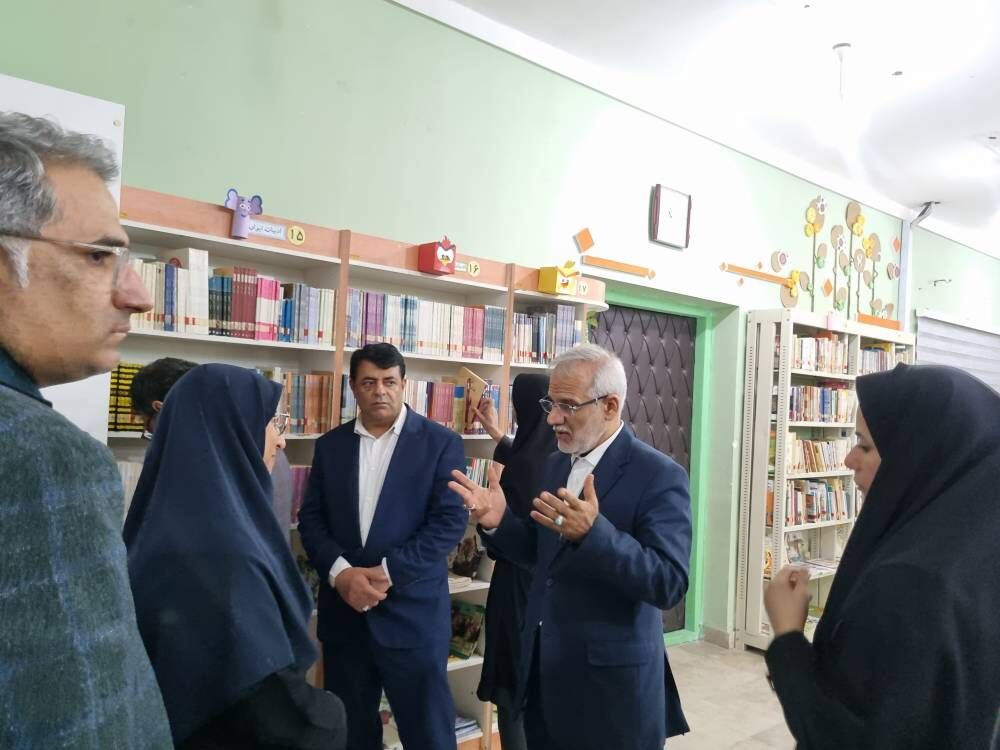 تأکید معاون وزیر دادگستری بر نقش کانون پرورش فکری در حمایت از کودکان آسیب‌دیده/ بازدید از مرکز میناب