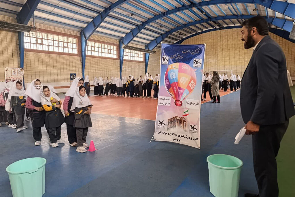 آغاز جشنهای هفته ملی کودک در بروجن با اجرای طرح «بازیکا» و عروسکگردانی