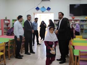 هم‌نشینی مسئولان قضایی و کانون با کودکان مادوان در هفته ملی کودک