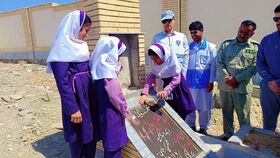 غبارروبی مزار شهدا با حضور اعضای کانون پرورش فکری در سیستان و بلوچستان
