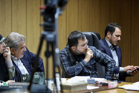 آیین رونمایی از بازی محافظان جزیره در نشست شورای معاونان وزارت آموزش و پرورش