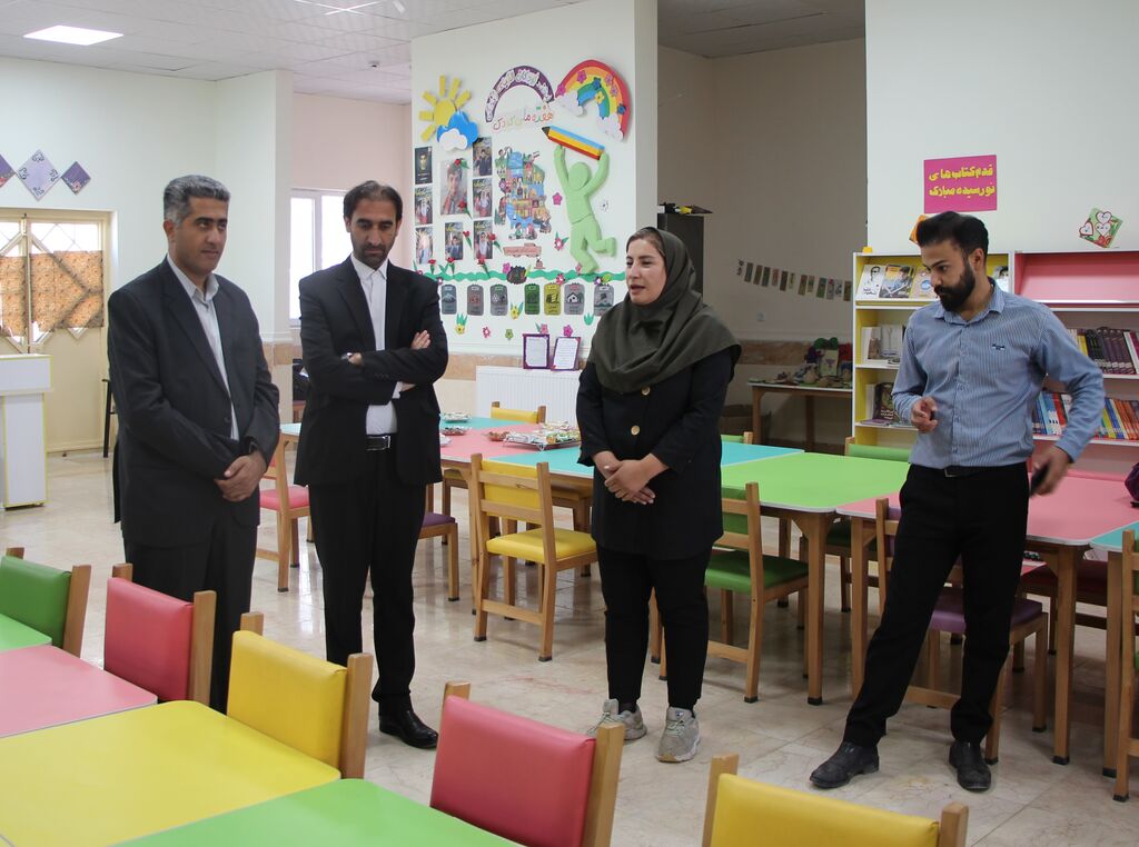 هم‌نشینی مسئولان قضایی و کانون با کودکان مادوان در هفته ملی کودک