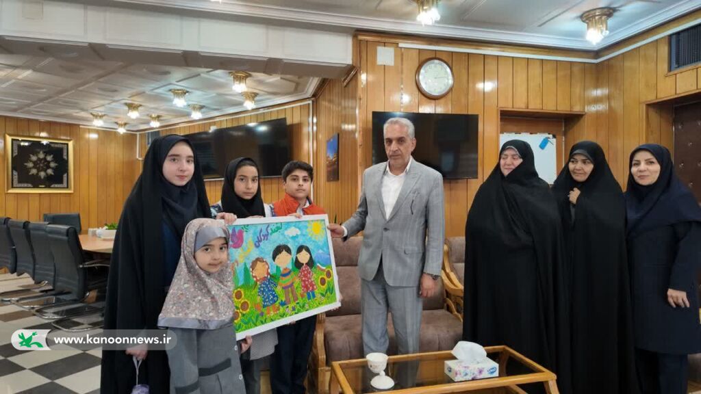 فرماندار همدان پای صحبتهای کودکان نشست