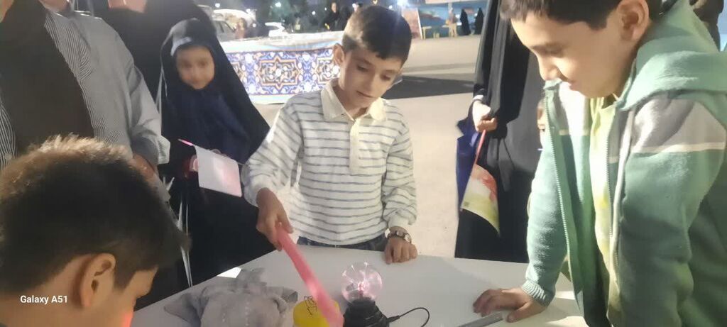 استقبال کودکان از غرفه علمی(کافنا) در جشن هفته ملی کودک