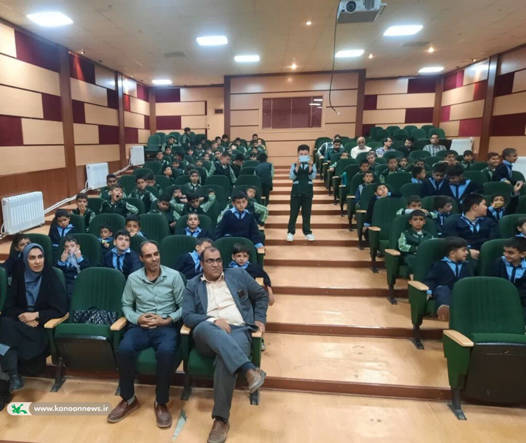 جشن دانش‌آموزان دبستان فاضل با مشارکت کانون نراق
