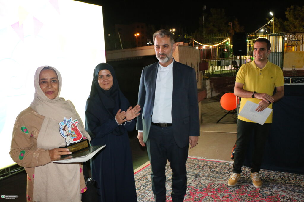 تجلیل از ۱۷ چهره اثرگذار حوزه کودک و نوجوان در کانون فارس