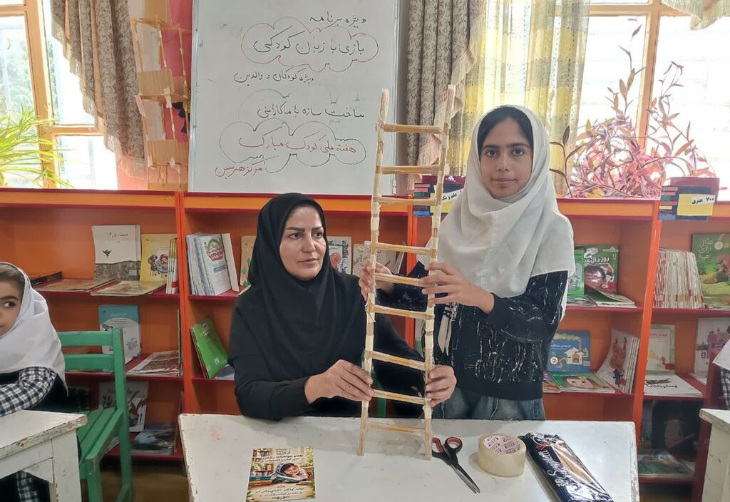 ساخت سازه ماکارانی با مامان در کانون هرسین