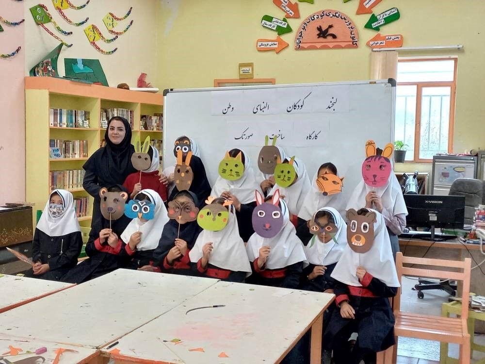 اعضای کانون استان اردبیل با ساخت صورتکهای نمایشی به دنیای قصهها جان بخشیدند