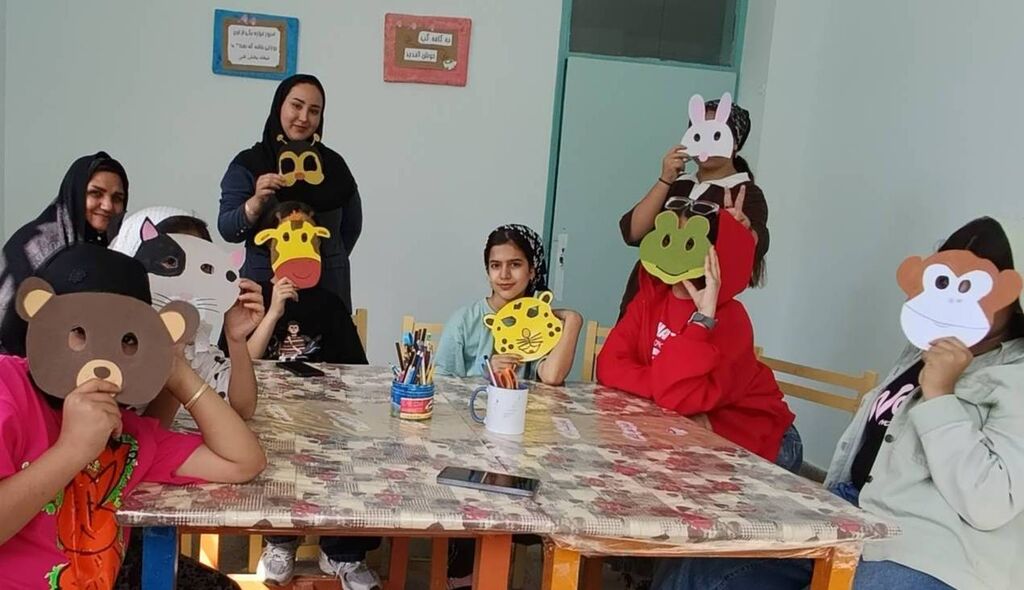 اعضای کانون استان اردبیل با ساخت صورتک‌های نمایشی به دنیای قصه‌ها جان بخشیدند