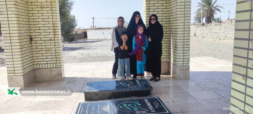 غبارروبی مزار شهدا با حضور اعضای کانون پرورش فکری در سیستان و بلوچستان
