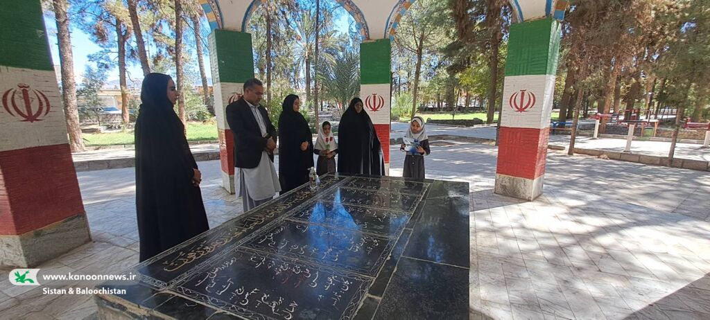 غبارروبی مزار شهدا با حضور اعضای کانون پرورش فکری در سیستان و بلوچستان