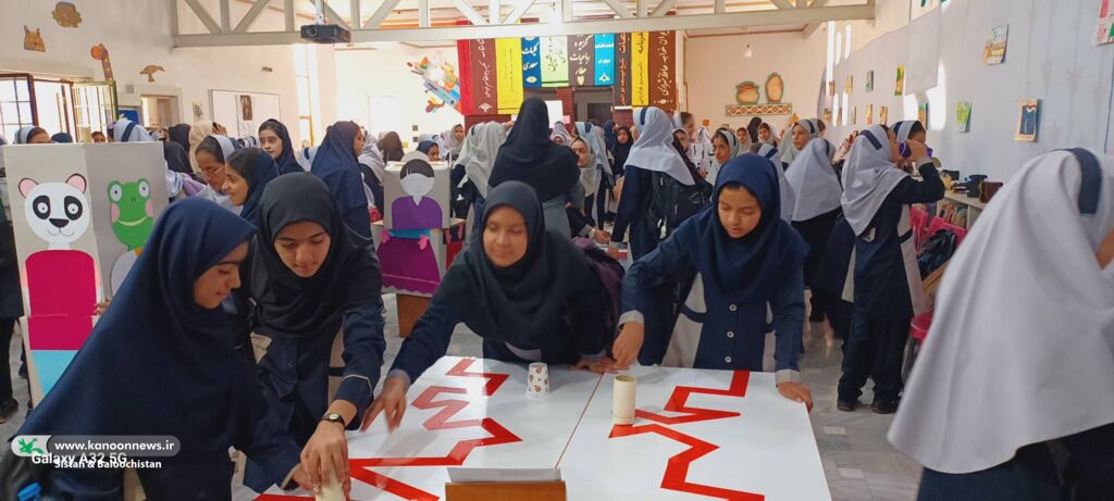نوجوانان، طراح و مجری بازیهای کودکانه در مجتمع کانون سیستان و بلوچستان