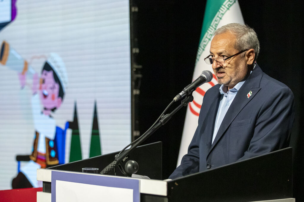 جشن «لبخند وطن» با حضور رئیسجمهور و بیش از ۶۰۰ کودک در کانون برگزار شد