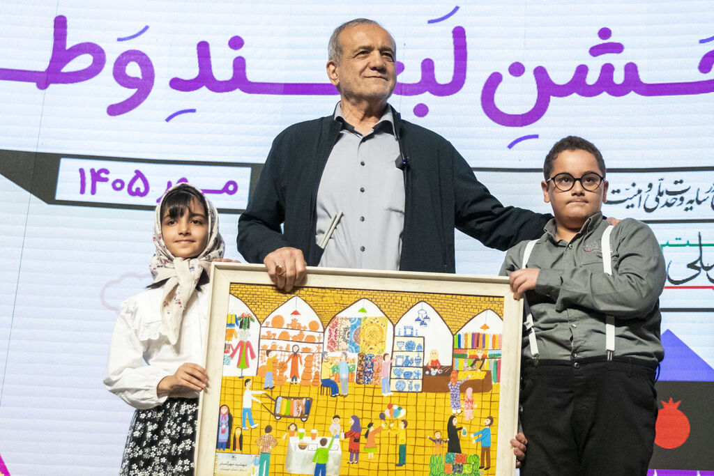 جشن «لبخند وطن» با حضور رئیسجمهور و بیش از ۶۰۰ کودک در کانون برگزار شد