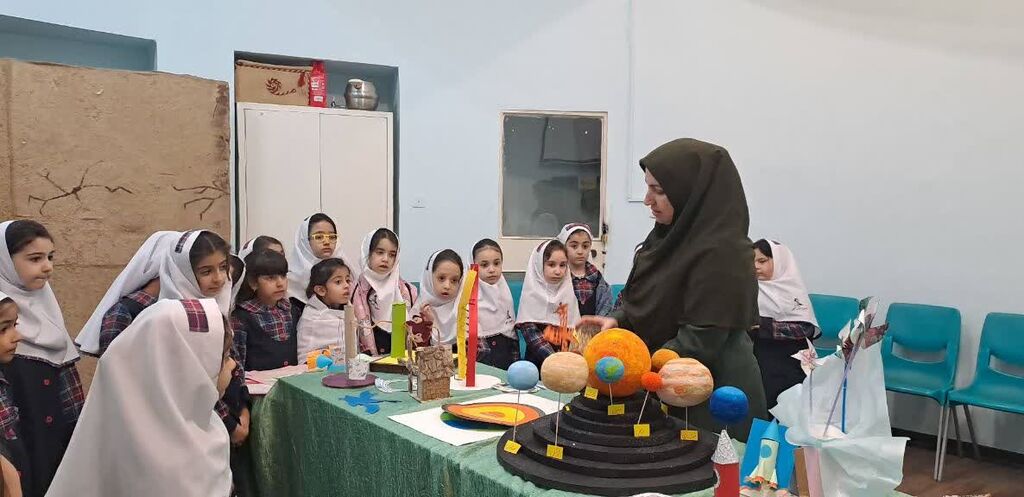 نمایشگاه علمی و فضایی اعضای کانون در مرکز شماره یک کرج برپا شد