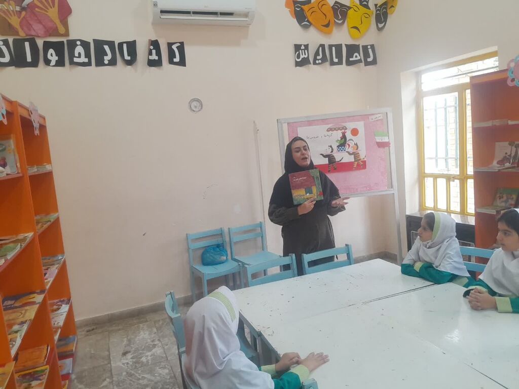 ویژهبرنامه «کتاب؛ هزار راه به سوی فردا» در کانون گیلانغرب برگزار شد