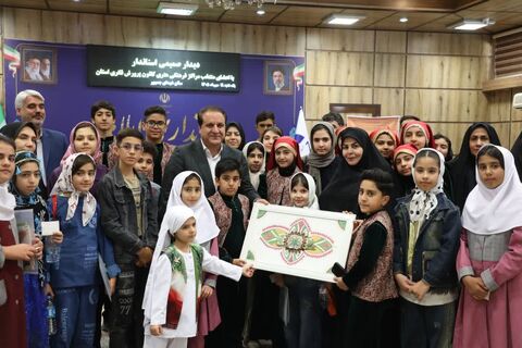 دیدار صمیمی استاندار ایلام با اعضای منتخب مراکز فرهنگی هنری کانون به روایت تصویر