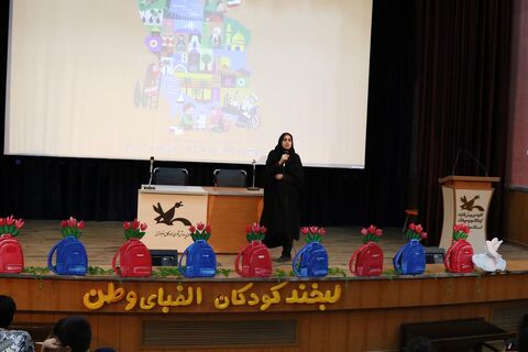 جشن هفته ملی کودک با حضور کودکان مدارس ابتدایی و کودکان مدارس استثنائی در ساری