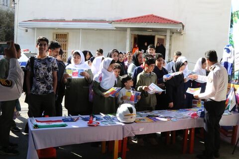 جشن هفته ملی کودک با حضور کودکان مدارس ابتدایی و کودکان مدارس استثنائی در ساری